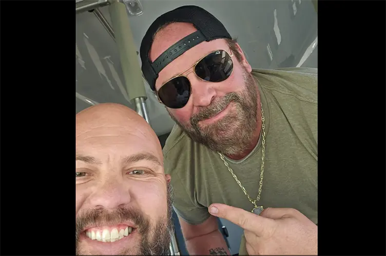 Country music star stops in Sidney