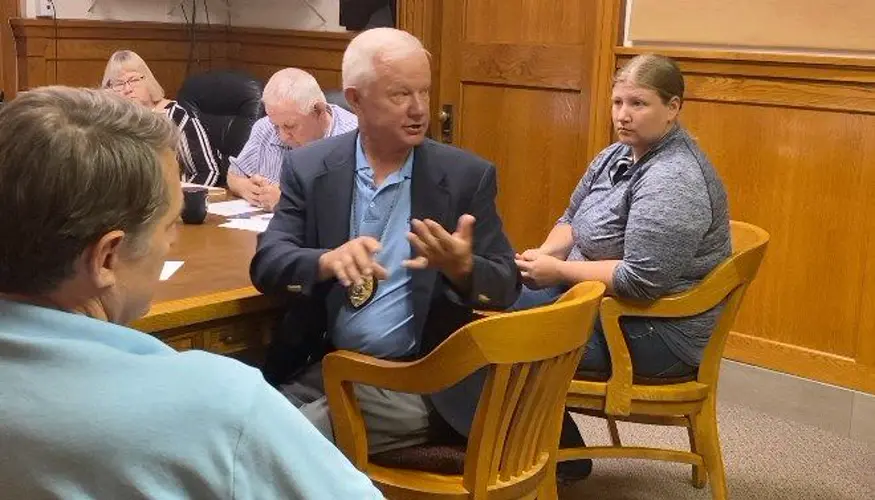 Richardson County talks with
Southeast Communications 911 Center